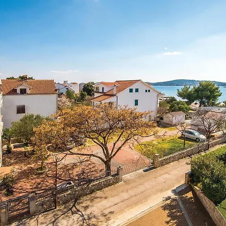 Apartamento Awesome In With House Sea View