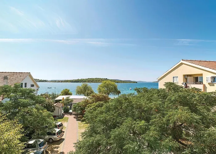 Two-bedroom In Apartamento