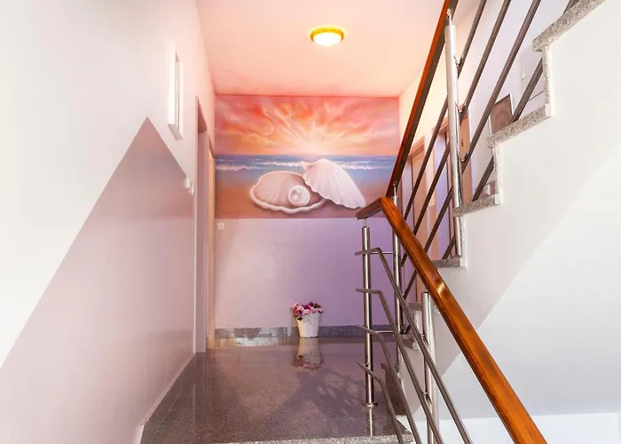 Two-bedroom In Appartement Srima